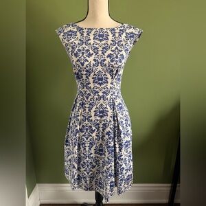 Closet Elegant Blue and Cream Patterned Midi Dress